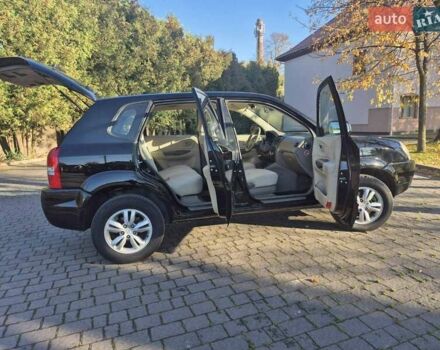 Чорний Хендай Туксон, об'ємом двигуна 2 л та пробігом 187 тис. км за 7900 $, фото 6 на Automoto.ua