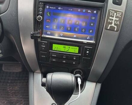 Черный Хендай Туксон, объемом двигателя 2 л и пробегом 282 тыс. км за 8700 $, фото 19 на Automoto.ua