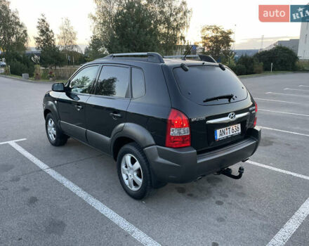 Чорний Хендай Туксон, об'ємом двигуна 2 л та пробігом 185 тис. км за 7783 $, фото 4 на Automoto.ua