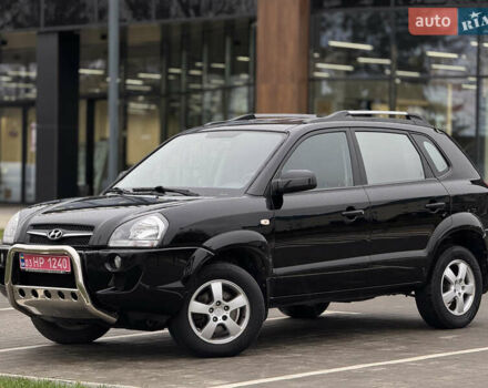 Черный Хендай Туксон, объемом двигателя 1.98 л и пробегом 202 тыс. км за 7650 $, фото 2 на Automoto.ua