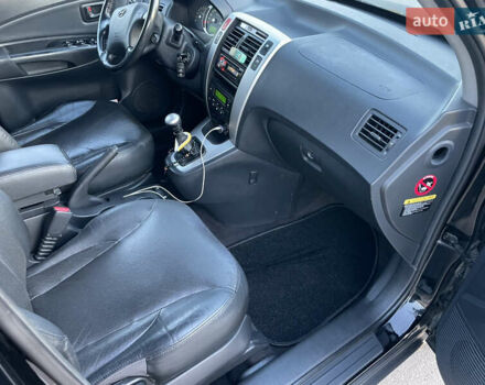Чорний Хендай Туксон, об'ємом двигуна 2 л та пробігом 185 тис. км за 7783 $, фото 14 на Automoto.ua