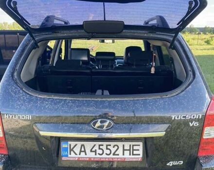Чорний Хендай Туксон, об'ємом двигуна 2.66 л та пробігом 120 тис. км за 8500 $, фото 3 на Automoto.ua