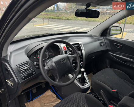 Черный Хендай Туксон, объемом двигателя 1.98 л и пробегом 202 тыс. км за 7650 $, фото 12 на Automoto.ua