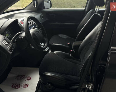 Черный Хендай Туксон, объемом двигателя 1.98 л и пробегом 129 тыс. км за 10600 $, фото 11 на Automoto.ua