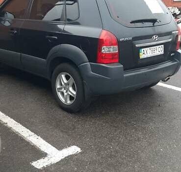 Черный Хендай Туксон, объемом двигателя 1.98 л и пробегом 282 тыс. км за 8000 $, фото 1 на Automoto.ua