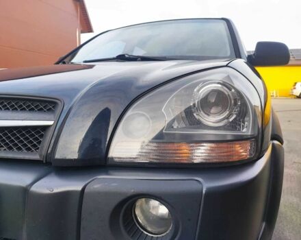 Чорний Хендай Туксон, об'ємом двигуна 2 л та пробігом 387 тис. км за 7000 $, фото 1 на Automoto.ua