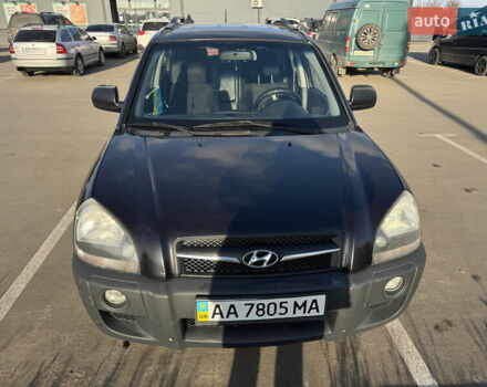 Черный Хендай Туксон, объемом двигателя 1.98 л и пробегом 218 тыс. км за 9350 $, фото 4 на Automoto.ua