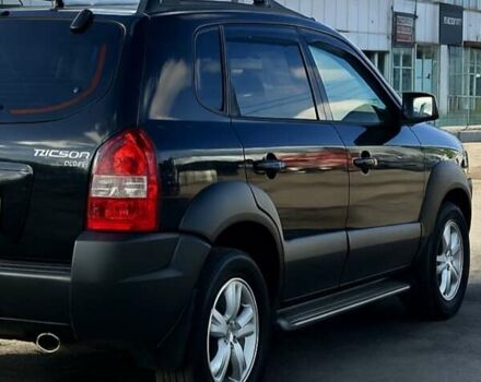 Черный Хендай Туксон, объемом двигателя 1.98 л и пробегом 186 тыс. км за 9500 $, фото 7 на Automoto.ua
