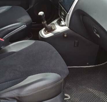 Черный Хендай Туксон, объемом двигателя 1.98 л и пробегом 186 тыс. км за 9500 $, фото 6 на Automoto.ua