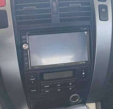 Черный Хендай Туксон, объемом двигателя 2 л и пробегом 141 тыс. км за 8500 $, фото 3 на Automoto.ua