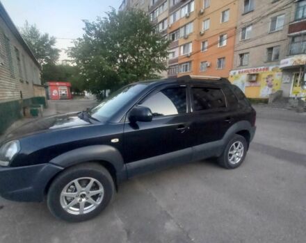 Черный Хендай Туксон, объемом двигателя 2 л и пробегом 290 тыс. км за 8500 $, фото 2 на Automoto.ua