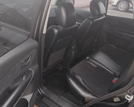 Черный Хендай Туксон, объемом двигателя 1.98 л и пробегом 214 тыс. км за 9100 $, фото 4 на Automoto.ua