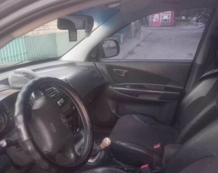 Черный Хендай Туксон, объемом двигателя 2 л и пробегом 290 тыс. км за 8500 $, фото 3 на Automoto.ua