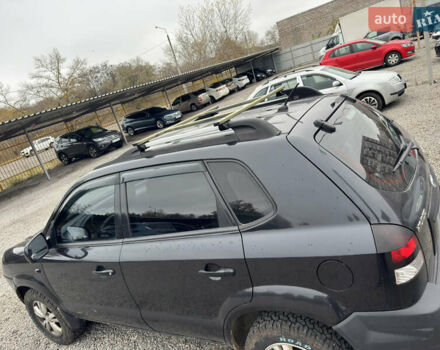 Черный Хендай Туксон, объемом двигателя 2 л и пробегом 175 тыс. км за 8000 $, фото 3 на Automoto.ua