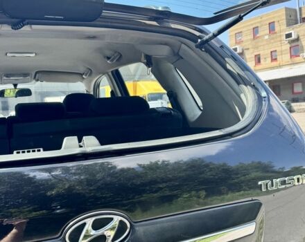 Чорний Хендай Туксон, об'ємом двигуна 2 л та пробігом 260 тис. км за 5500 $, фото 6 на Automoto.ua