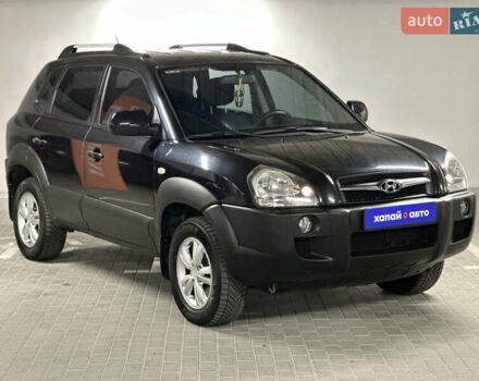 Черный Хендай Туксон, объемом двигателя 1.98 л и пробегом 129 тыс. км за 10600 $, фото 2 на Automoto.ua