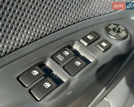 Черный Хендай Туксон, объемом двигателя 2 л и пробегом 255 тыс. км за 9290 $, фото 10 на Automoto.ua