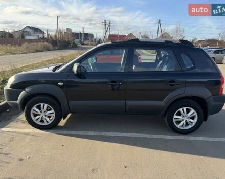 Черный Хендай Туксон, объемом двигателя 1.98 л и пробегом 218 тыс. км за 9350 $, фото 2 на Automoto.ua