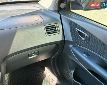 Черный Хендай Туксон, объемом двигателя 2 л и пробегом 255 тыс. км за 9290 $, фото 18 на Automoto.ua