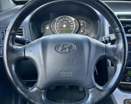 Черный Хендай Туксон, объемом двигателя 1.98 л и пробегом 186 тыс. км за 9500 $, фото 9 на Automoto.ua