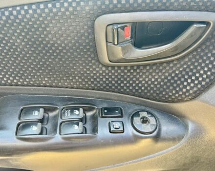 Чорний Хендай Туксон, об'ємом двигуна 2 л та пробігом 260 тис. км за 5500 $, фото 8 на Automoto.ua