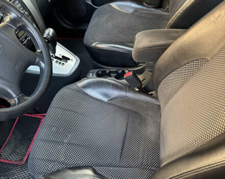 Черный Хендай Туксон, объемом двигателя 1.98 л и пробегом 218 тыс. км за 9350 $, фото 12 на Automoto.ua