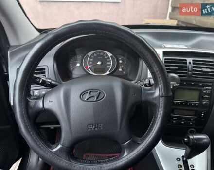 Черный Хендай Туксон, объемом двигателя 1.98 л и пробегом 218 тыс. км за 9350 $, фото 17 на Automoto.ua