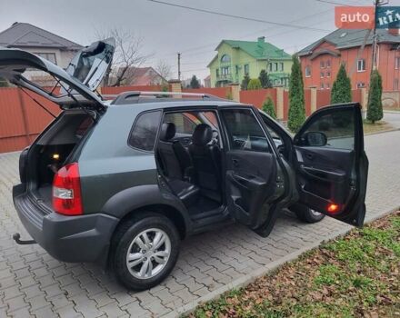 Чорний Хендай Туксон, об'ємом двигуна 1.98 л та пробігом 160 тис. км за 10300 $, фото 75 на Automoto.ua