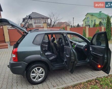 Чорний Хендай Туксон, об'ємом двигуна 1.98 л та пробігом 160 тис. км за 10300 $, фото 67 на Automoto.ua