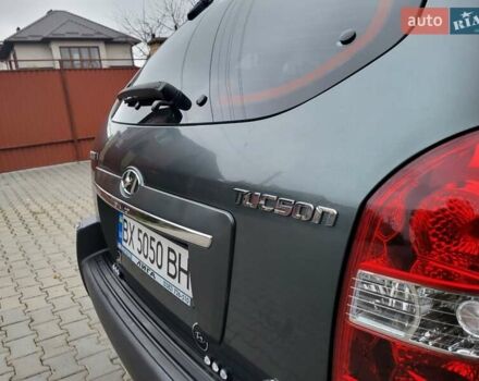 Чорний Хендай Туксон, об'ємом двигуна 1.98 л та пробігом 160 тис. км за 10300 $, фото 121 на Automoto.ua