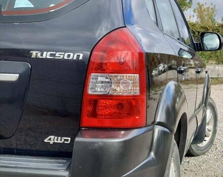 Черный Хендай Туксон, объемом двигателя 1.98 л и пробегом 158 тыс. км за 8200 $, фото 7 на Automoto.ua