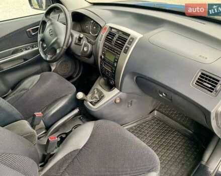 Черный Хендай Туксон, объемом двигателя 1.98 л и пробегом 158 тыс. км за 8200 $, фото 9 на Automoto.ua