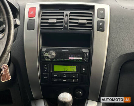 Черный Хендай Туксон, объемом двигателя 2 л и пробегом 178 тыс. км за 9600 $, фото 16 на Automoto.ua