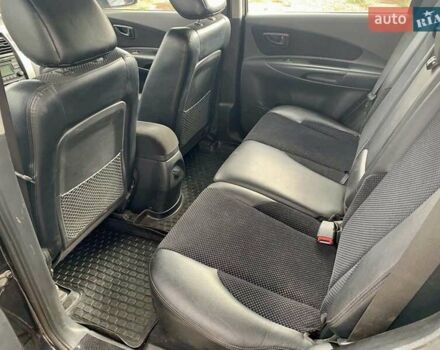 Черный Хендай Туксон, объемом двигателя 1.98 л и пробегом 158 тыс. км за 8200 $, фото 12 на Automoto.ua