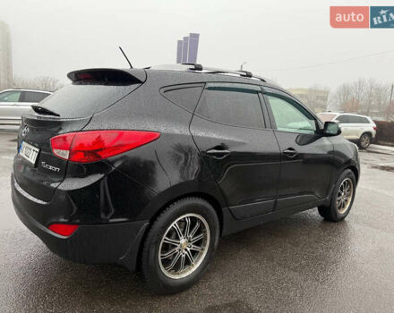 Черный Хендай Туксон, объемом двигателя 2.4 л и пробегом 143 тыс. км за 12000 $, фото 6 на Automoto.ua
