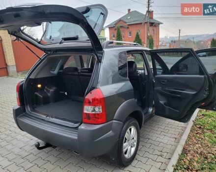 Чорний Хендай Туксон, об'ємом двигуна 1.98 л та пробігом 160 тис. км за 10300 $, фото 74 на Automoto.ua