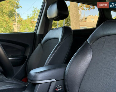 Черный Хендай Туксон, объемом двигателя 2.36 л и пробегом 299 тыс. км за 9800 $, фото 15 на Automoto.ua