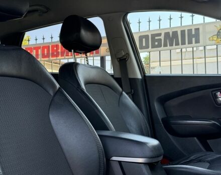 Черный Хендай Туксон, объемом двигателя 2.4 л и пробегом 299 тыс. км за 9800 $, фото 20 на Automoto.ua