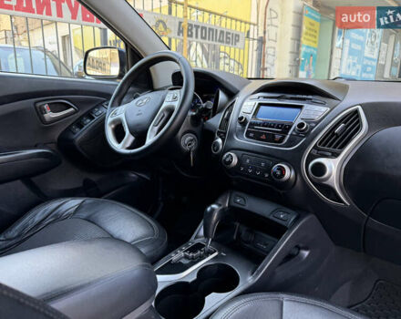 Черный Хендай Туксон, объемом двигателя 2.36 л и пробегом 299 тыс. км за 9800 $, фото 23 на Automoto.ua