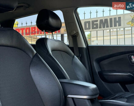 Черный Хендай Туксон, объемом двигателя 2.36 л и пробегом 299 тыс. км за 9800 $, фото 22 на Automoto.ua