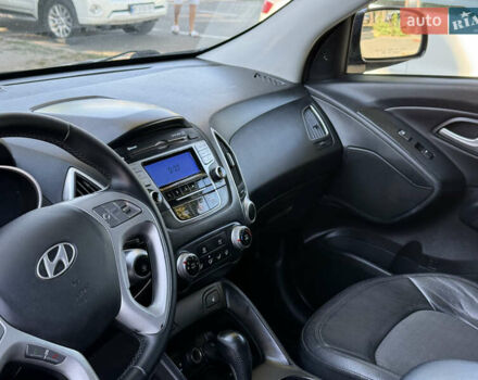 Черный Хендай Туксон, объемом двигателя 2.36 л и пробегом 299 тыс. км за 9800 $, фото 12 на Automoto.ua