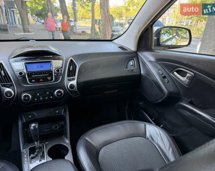 Черный Хендай Туксон, объемом двигателя 2.36 л и пробегом 299 тыс. км за 9800 $, фото 18 на Automoto.ua