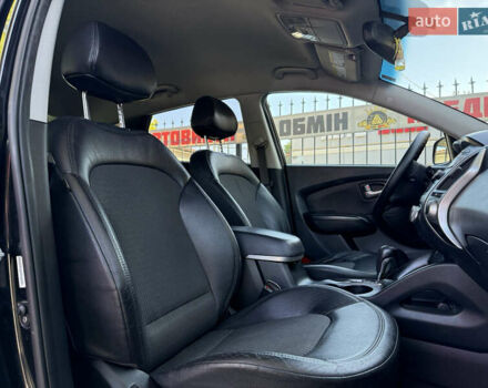 Черный Хендай Туксон, объемом двигателя 2.36 л и пробегом 299 тыс. км за 9800 $, фото 21 на Automoto.ua