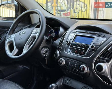 Черный Хендай Туксон, объемом двигателя 2.36 л и пробегом 299 тыс. км за 9800 $, фото 24 на Automoto.ua