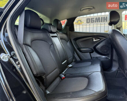 Черный Хендай Туксон, объемом двигателя 2.36 л и пробегом 299 тыс. км за 9800 $, фото 26 на Automoto.ua