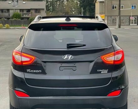 Черный Хендай Туксон, объемом двигателя 2.4 л и пробегом 80 тыс. км за 13000 $, фото 4 на Automoto.ua