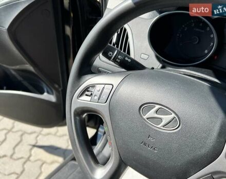 Чорний Хендай Туксон, об'ємом двигуна 2 л та пробігом 164 тис. км за 11490 $, фото 16 на Automoto.ua
