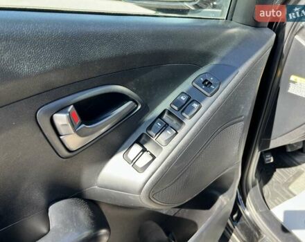 Чорний Хендай Туксон, об'ємом двигуна 2 л та пробігом 164 тис. км за 11490 $, фото 11 на Automoto.ua