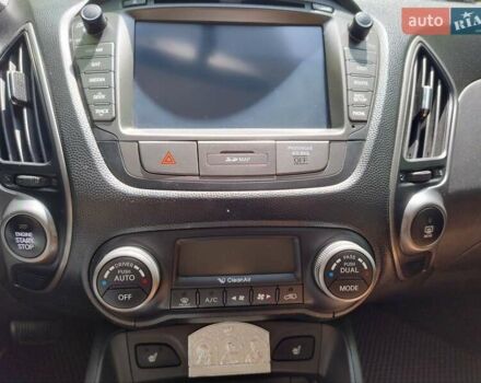 Черный Хендай Туксон, объемом двигателя 2.36 л и пробегом 118 тыс. км за 15000 $, фото 17 на Automoto.ua