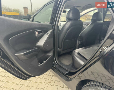 Черный Хендай Туксон, объемом двигателя 2.36 л и пробегом 205 тыс. км за 11200 $, фото 10 на Automoto.ua